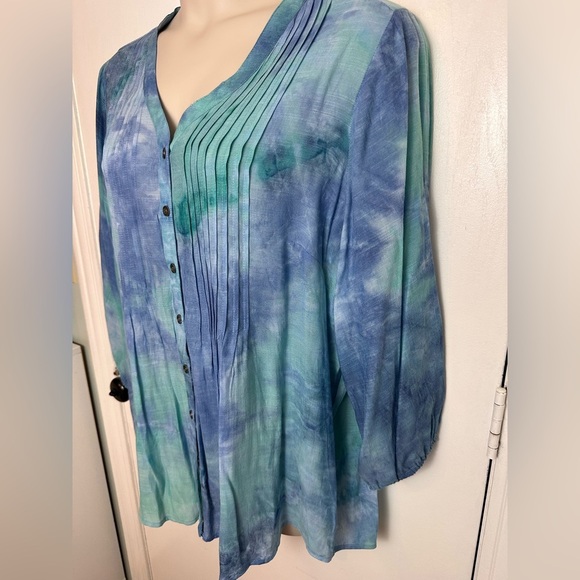 Women's watercolor long sleeve Button Up Blouse Pleated detailing 3X #1629 - Picture 3 of 10